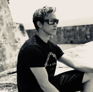 Meet your Posher, Logan